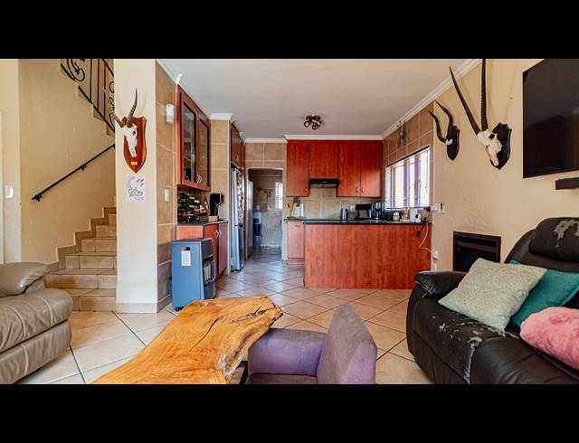 3 BEDROOM SECTIONAL TITLE FOR SALE IN MORELETA PARK